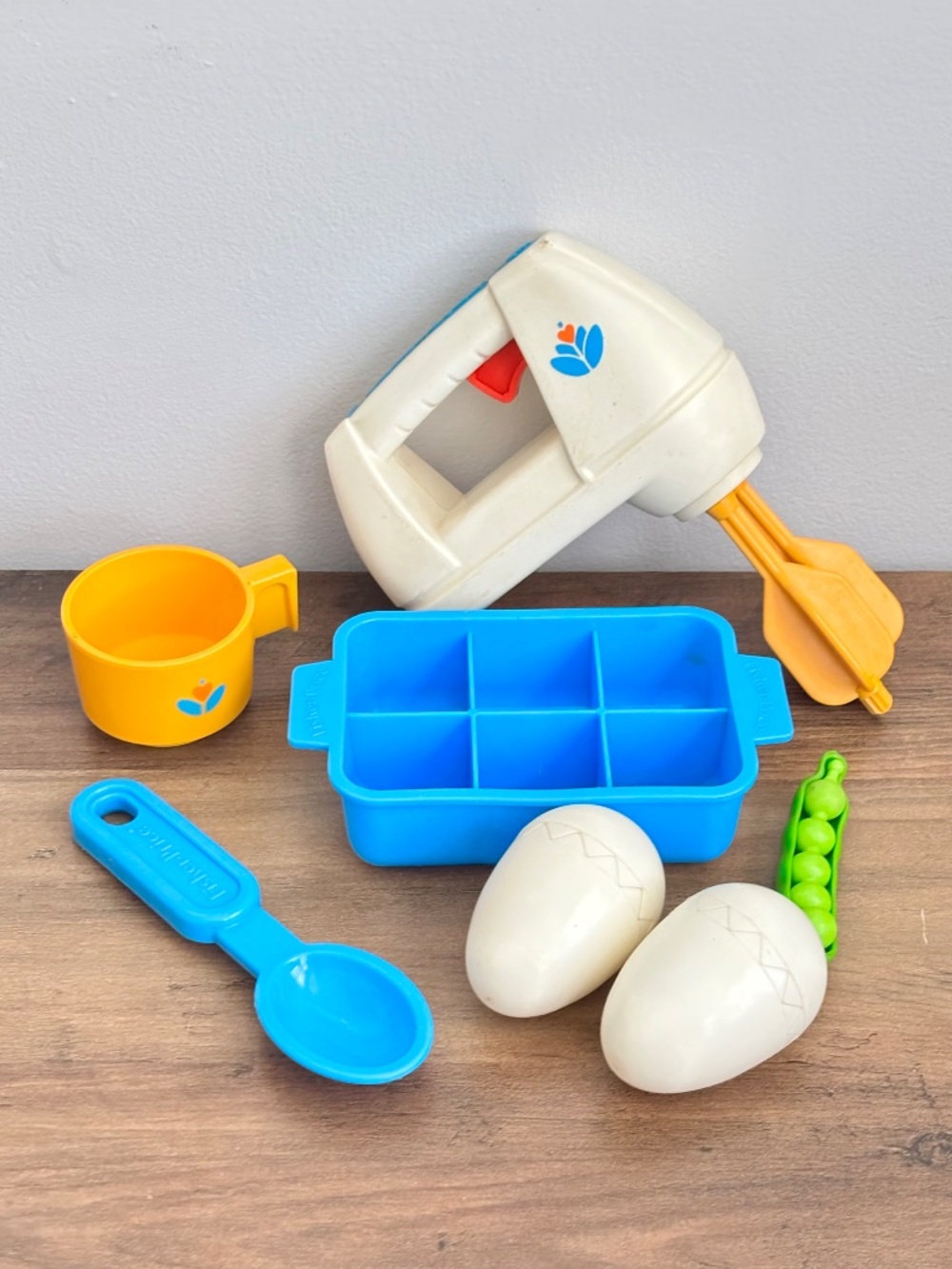 VINTAGE Fisher Price Fun With Food Mixer Cracked Eggs Tray Peas Play Food 1980's
